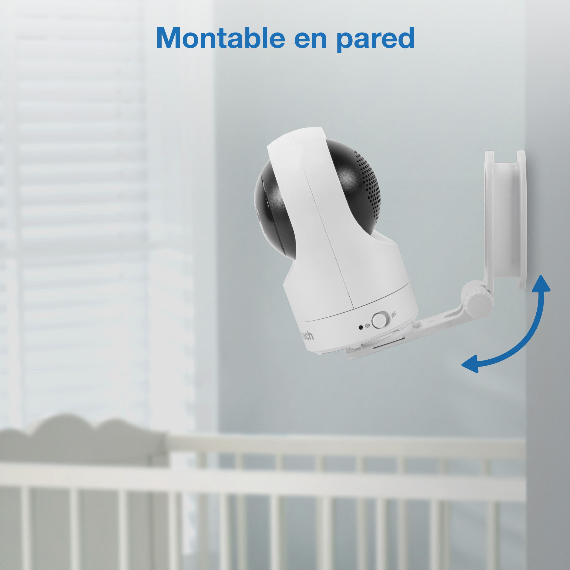 Un monitor de bebé blanco y negro montado en la pared sobre una cuna blanca en una habitación.