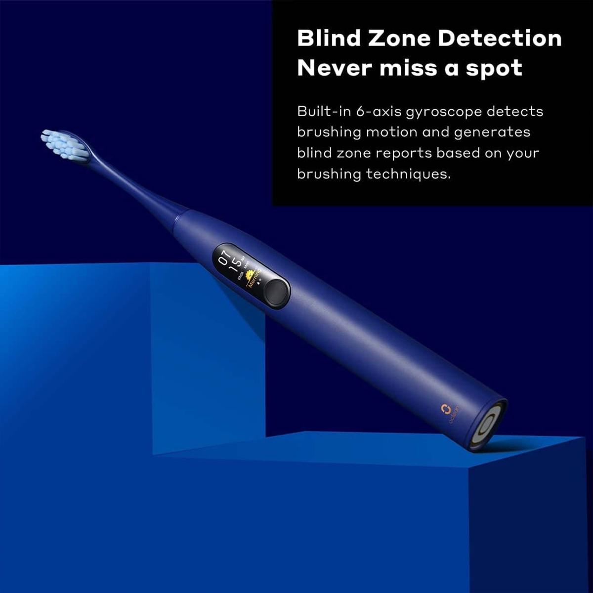 Uno spazzolino elettrico blu su sfondo blu con testo sul rilevamento delle zone cieche.