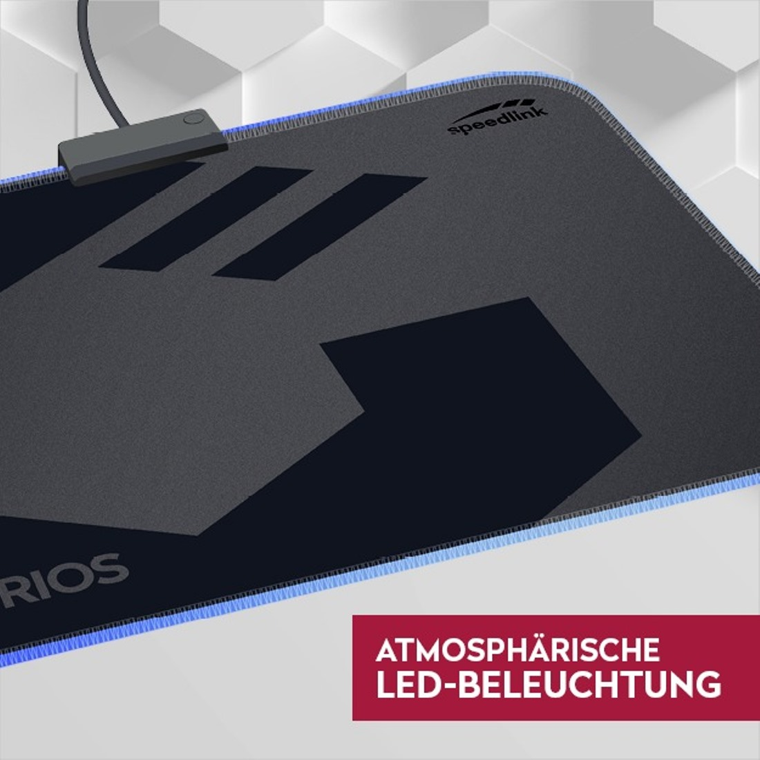 Schwarzes Speedlink Gaming-Mauspad mit blauer LED-Beleuchtung und USB-Anschlusskabel auf weißem Untergrund.