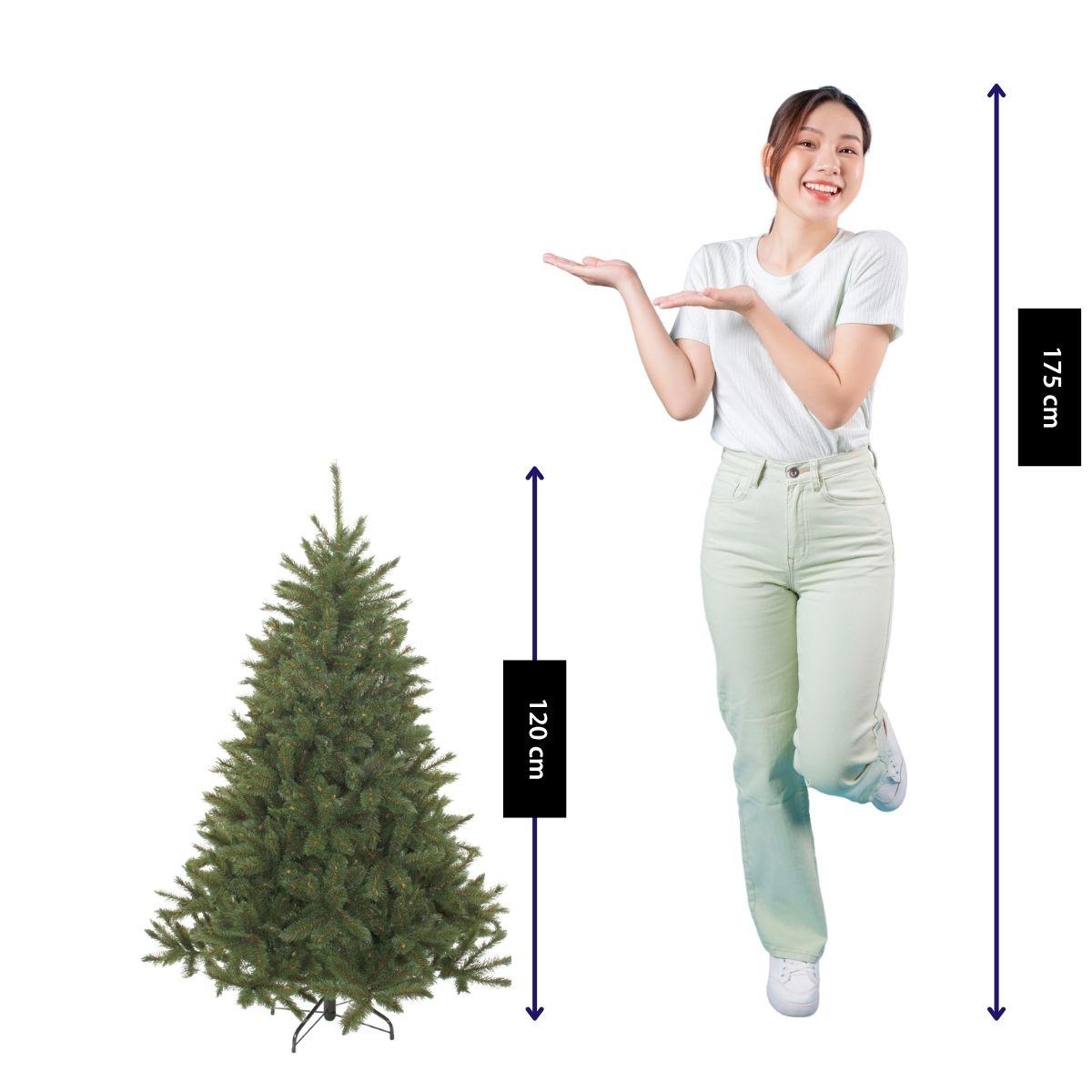 Une femme près d'un sapin de Noël artificiel de 120 cm, avec une référence de hauteur de 175 cm.