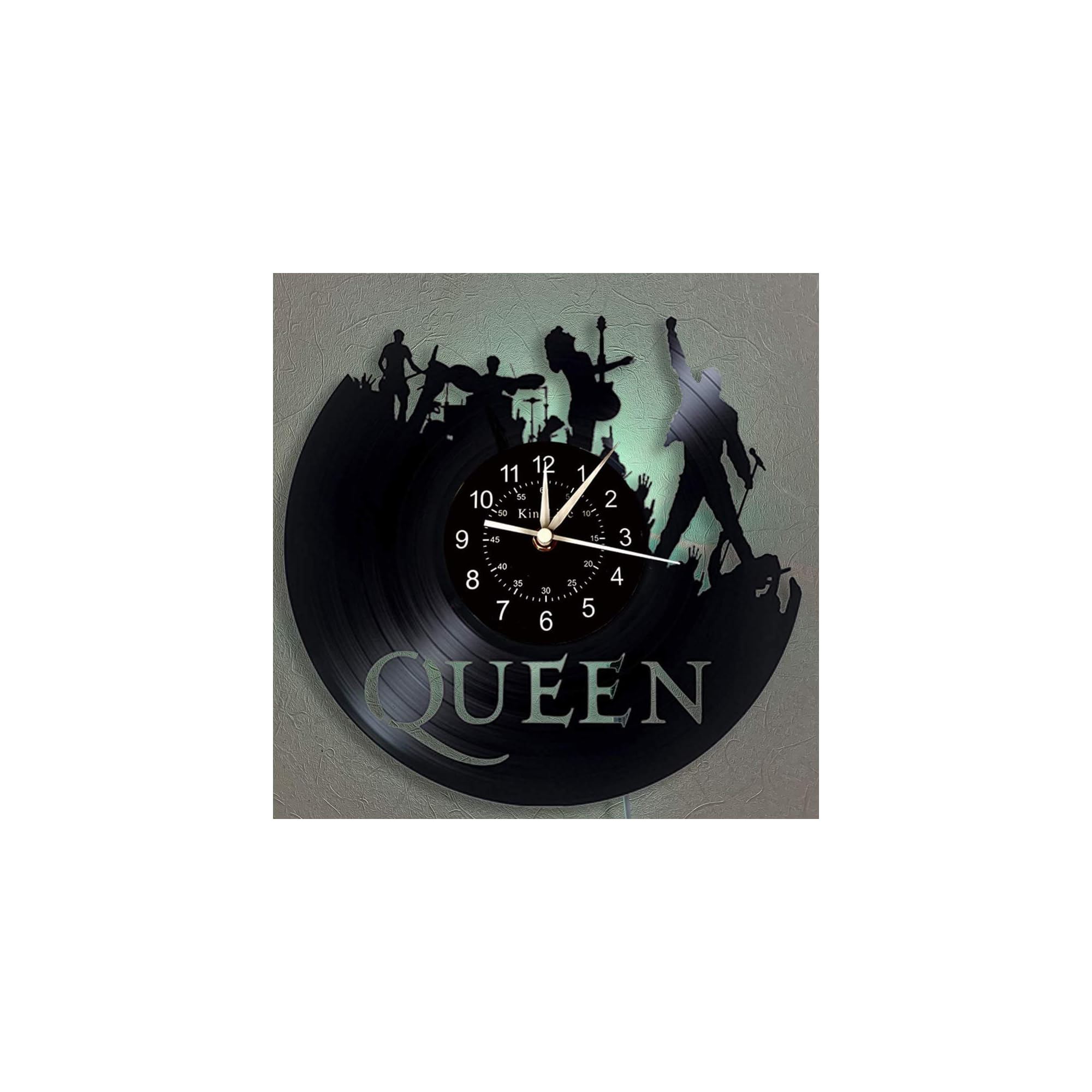 Eine Schallplatten-Wanduhr mit der Band Queen und Silhouetten von Bandmitgliedern auf der Bühne.