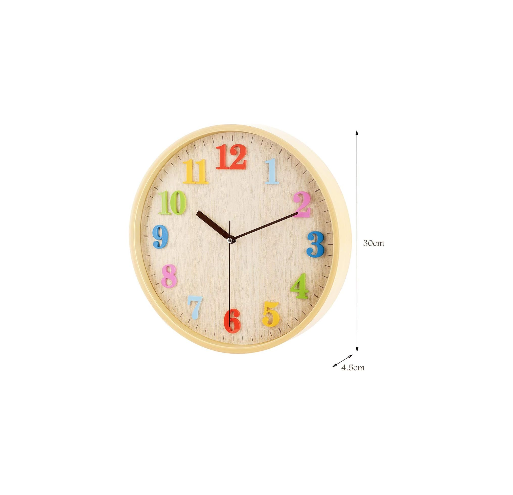 Eine Holzwanduhr mit bunten Ziffern, 30cm Durchmesser und 4,5cm Tiefe.