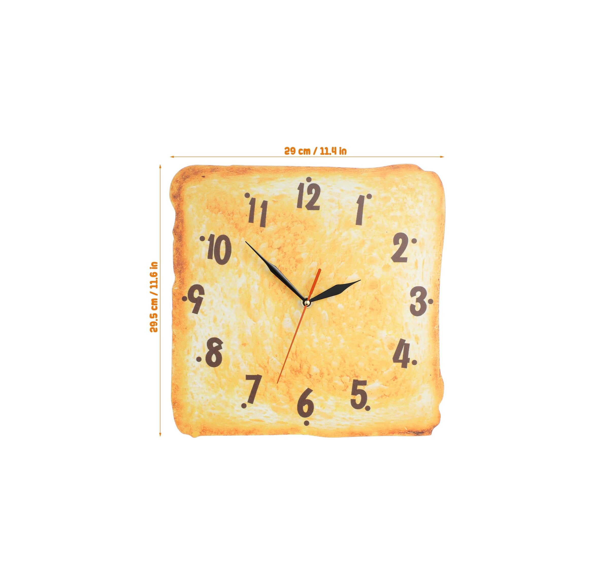 Eine quadratische Uhr in Form einer Toastbrotscheibe, 29x29,5 cm groß, mit schwarzen Zahlen und Zeigern.