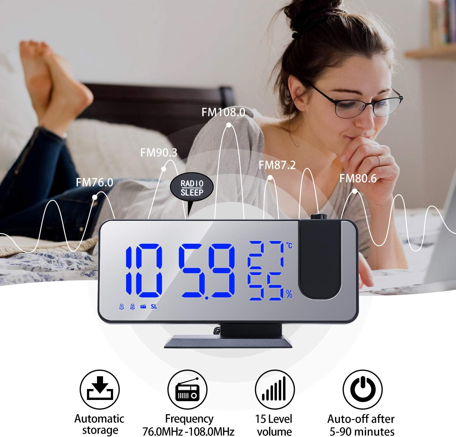 Digitale Projektionsuhr mit LED-Anzeige im Vordergrund und Frau im Bett im Hintergrund.