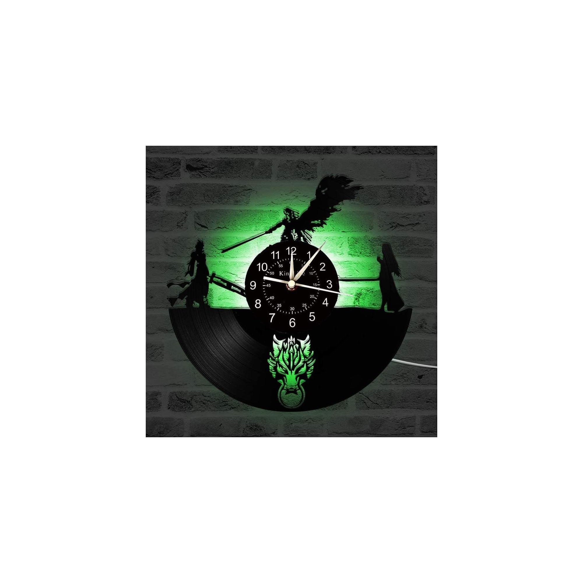 Wanduhr aus einer Vinylplatte mit grünem LED-Licht und Final Fantasy Silhouettenmotiven vor einer Ziegelwand.