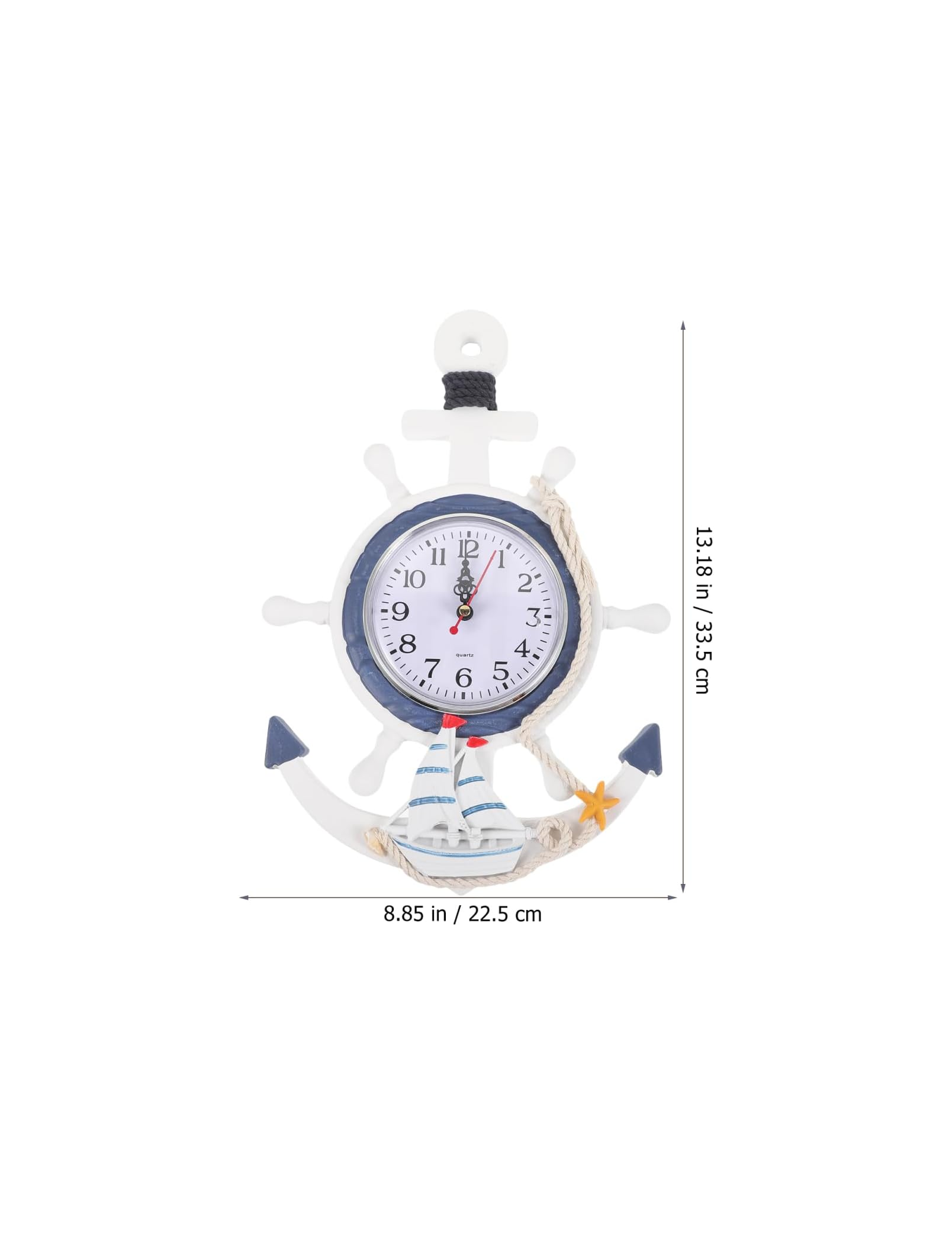 Eine maritime Wanduhr mit Schiffssteuer, Anker und Segelboot, 33.5 cm hoch.