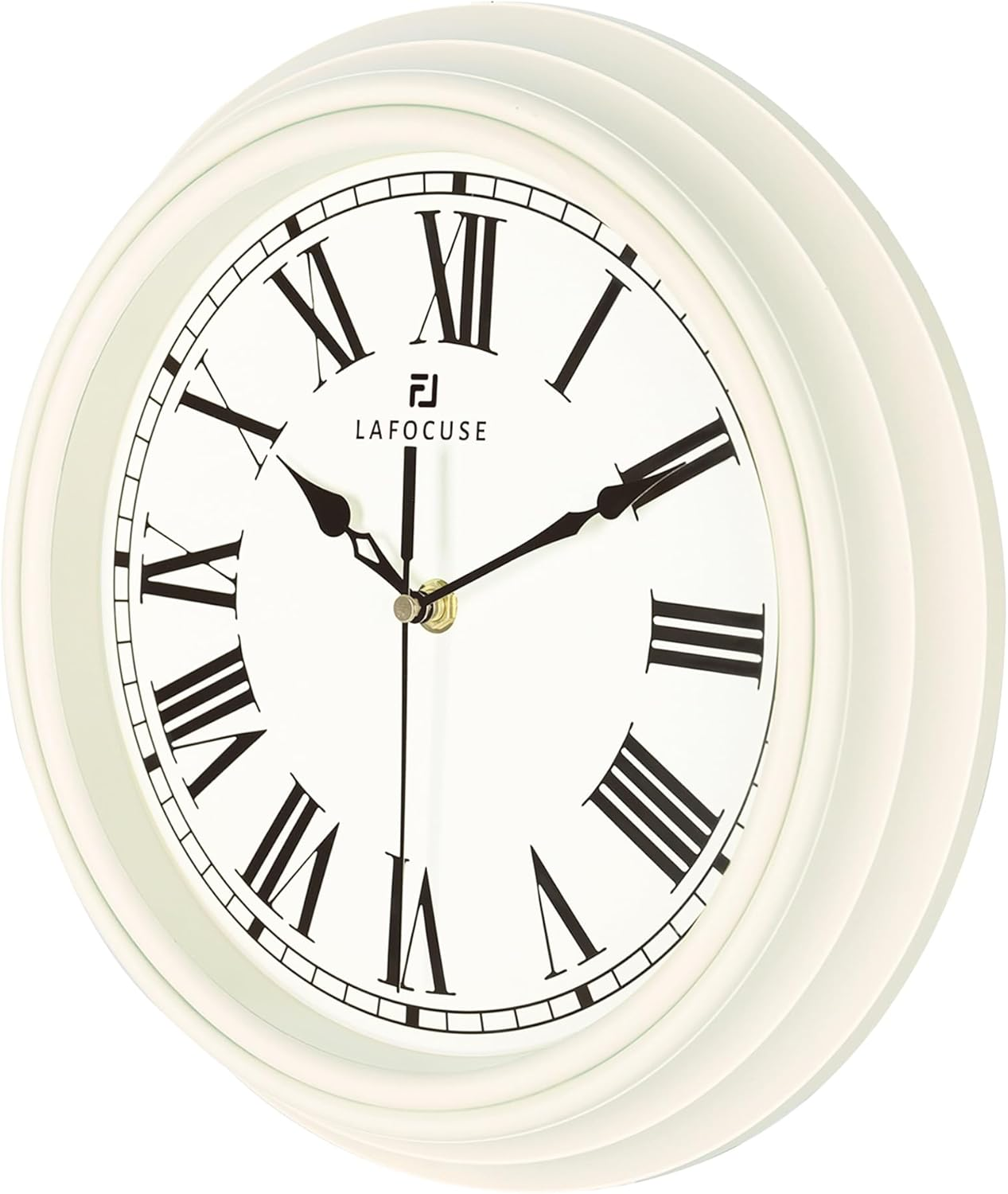 Eine weiße, runde Wanduhr mit schwarzen römischen Ziffern und Zeigern im Blickwinkel.