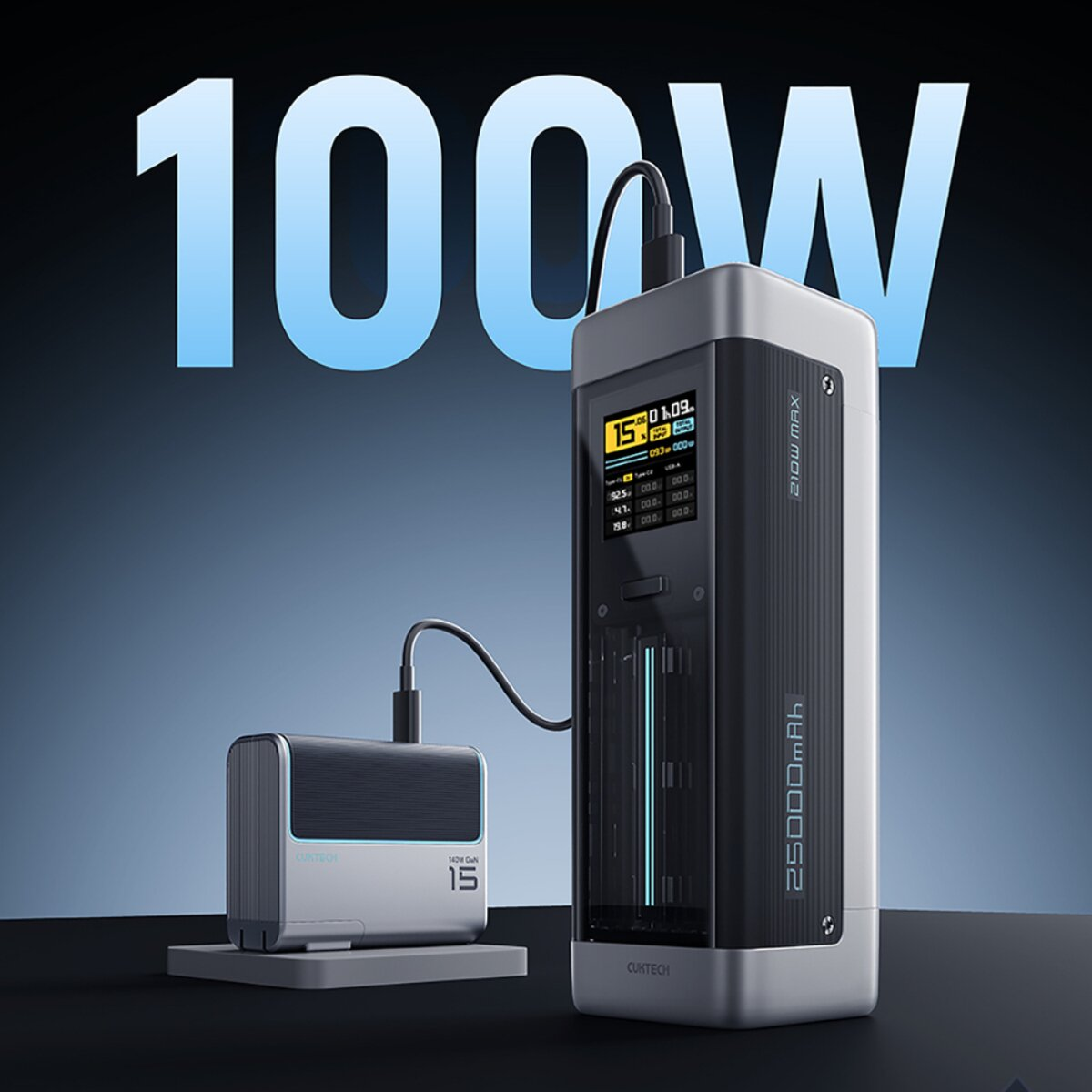 Un power bank grigio e nero con display e cavo di ricarica su un tavolo davanti a uno sfondo blu da 100W.