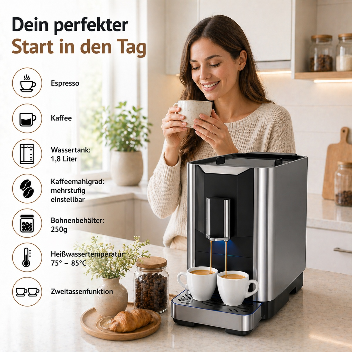 Eine lächelnde Frau hält eine Tasse neben einer Kaffeemaschine, die zwei Tassen auf einer Arbeitsplatte füllt.