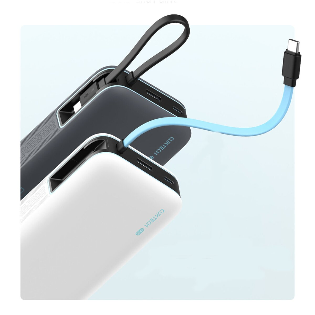 Zwei tragbare Cuktech-Powerbanks, weiß und schwarz, mit integriertem blauen USB-C-Kabel und Schlaufe.