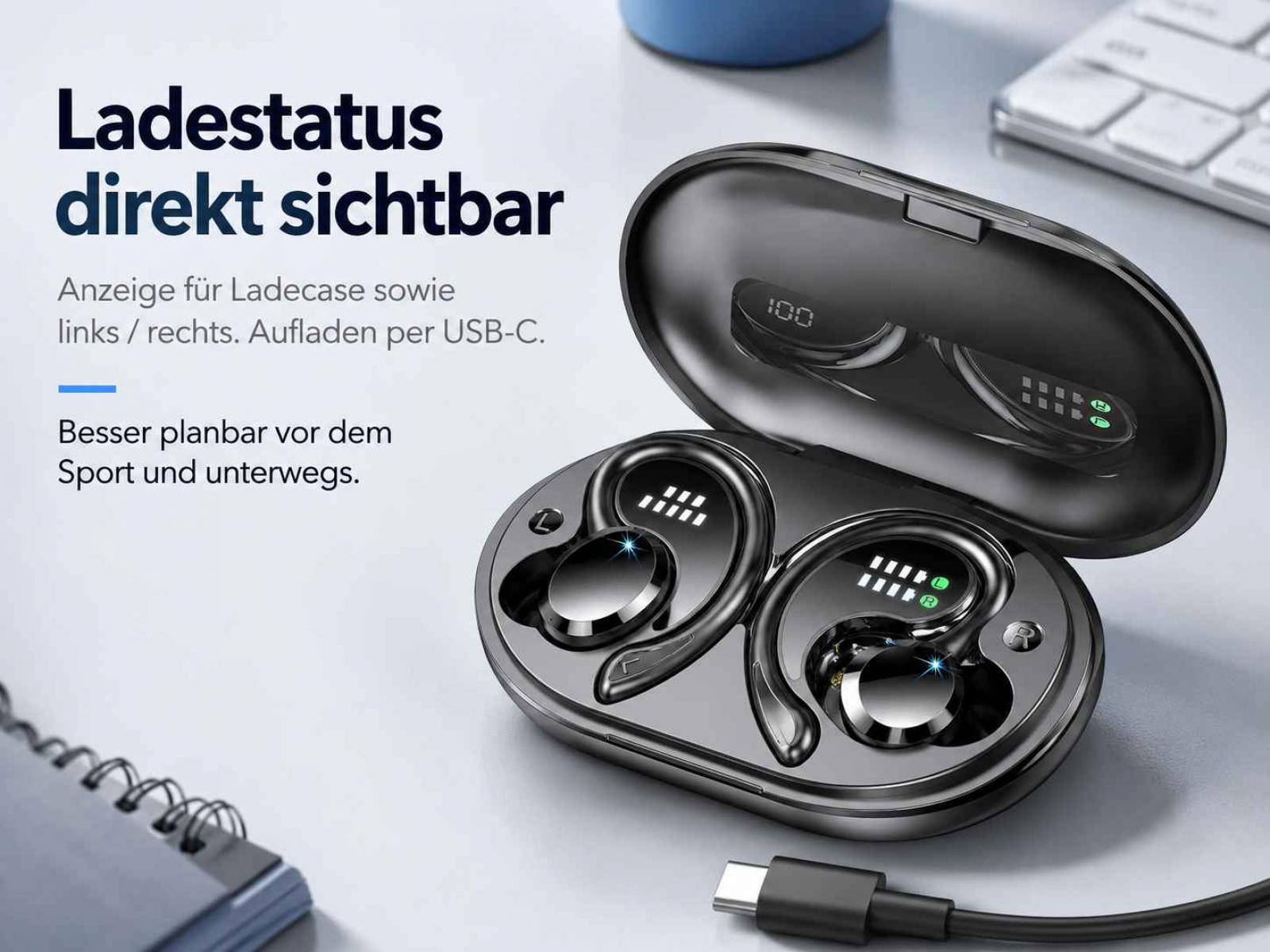 Schwarze kabellose Sport-In-Ear-Kopfhörer in Ladecase mit digitaler Akkustandsanzeige und USB-C-Kabel.