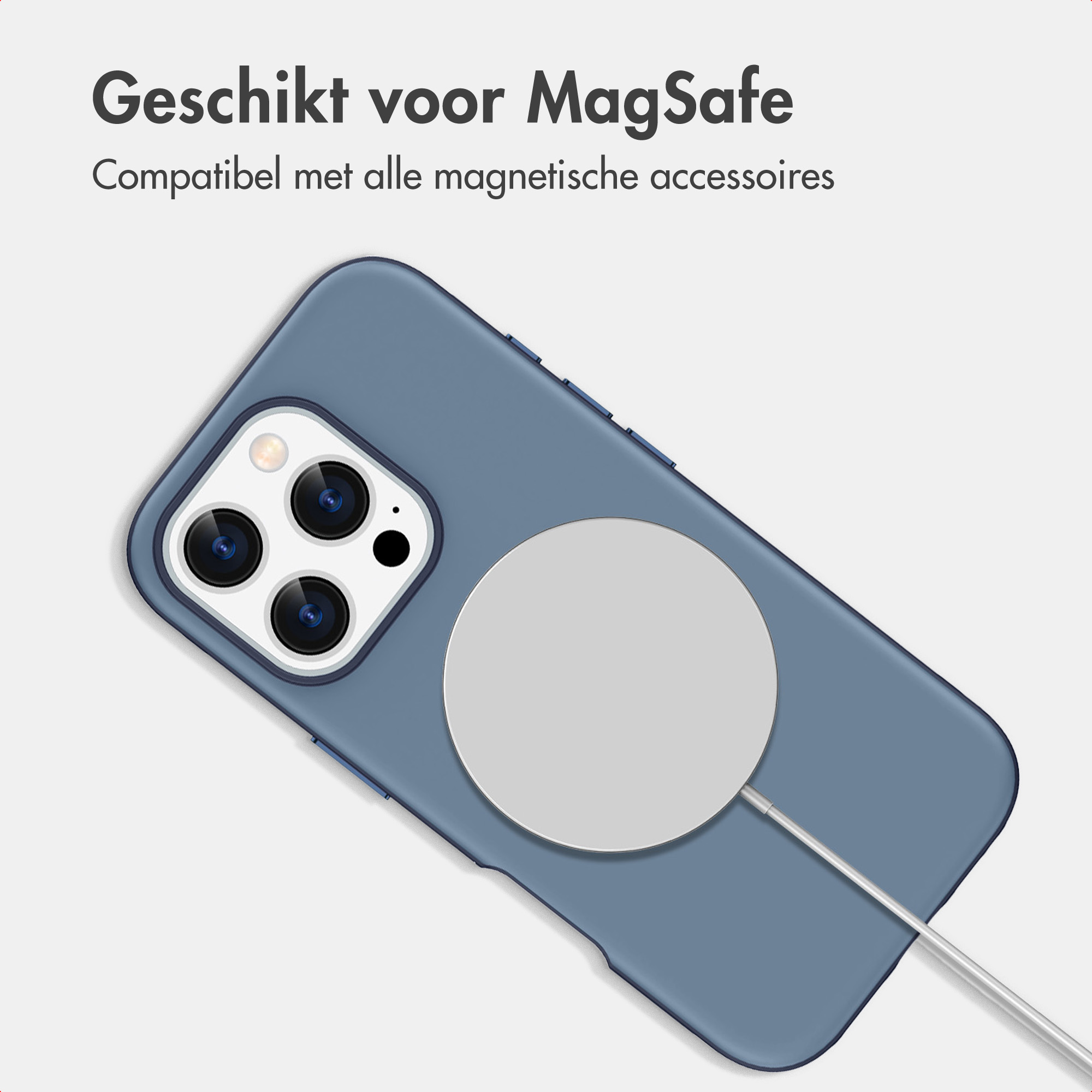 MagSafe-kompatible Handyhülle in Blau mit magnetischem Ladegerät auf weißem Grund.