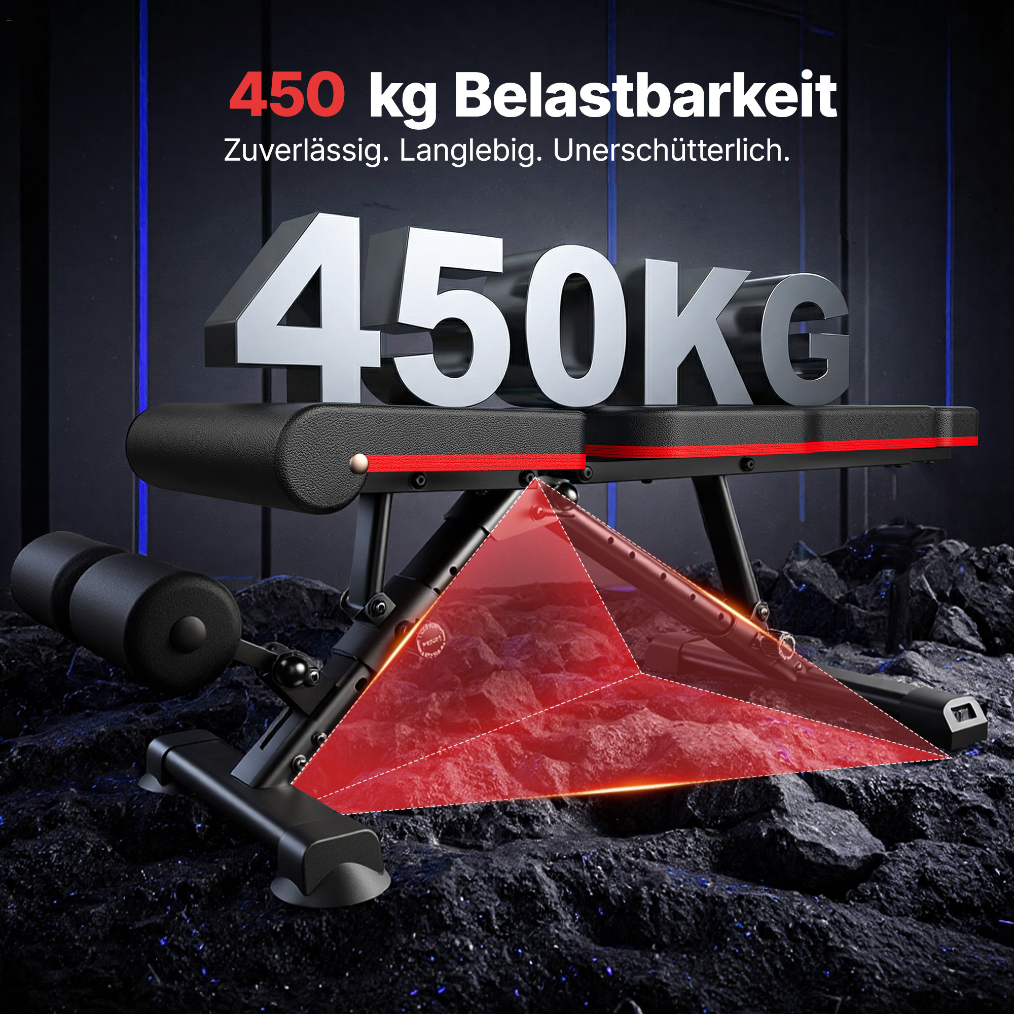 Eine schwarze Fitnessbank mit der Aufschrift 450 KG, platziert auf dunklem felsigen Boden vor einem blauen Hintergrund.