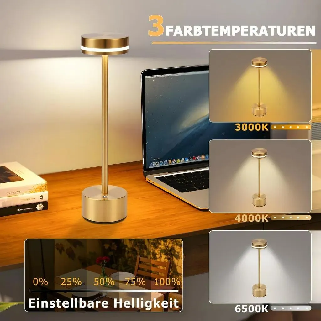 Goldene Akkublampe auf einem Schreibtisch mit Laptop, zeigt drei Farbtemperaturen und Dimmstufen.