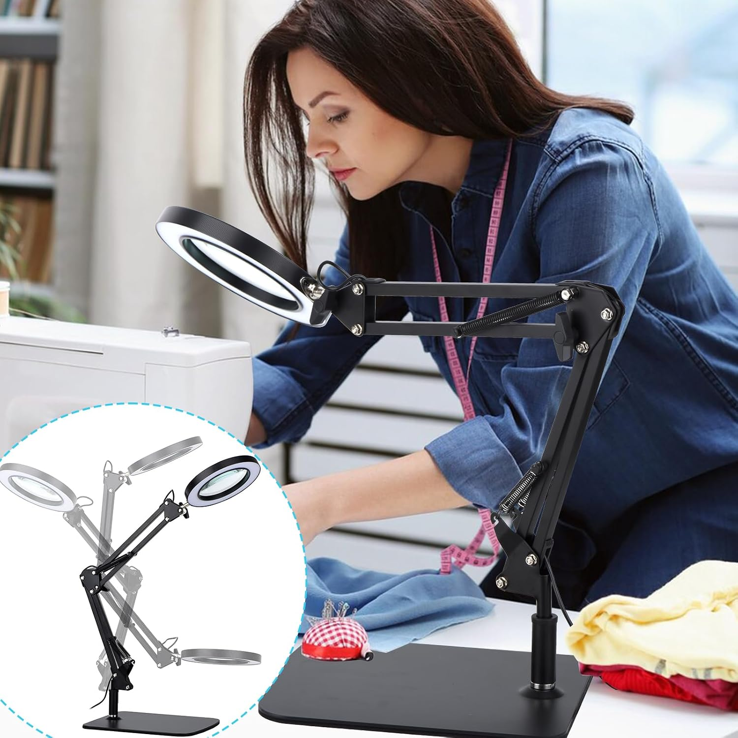 Eine Frau näht, während eine verstellbare Lupenlampe mit hellem Ringlicht auf dem Tisch steht.