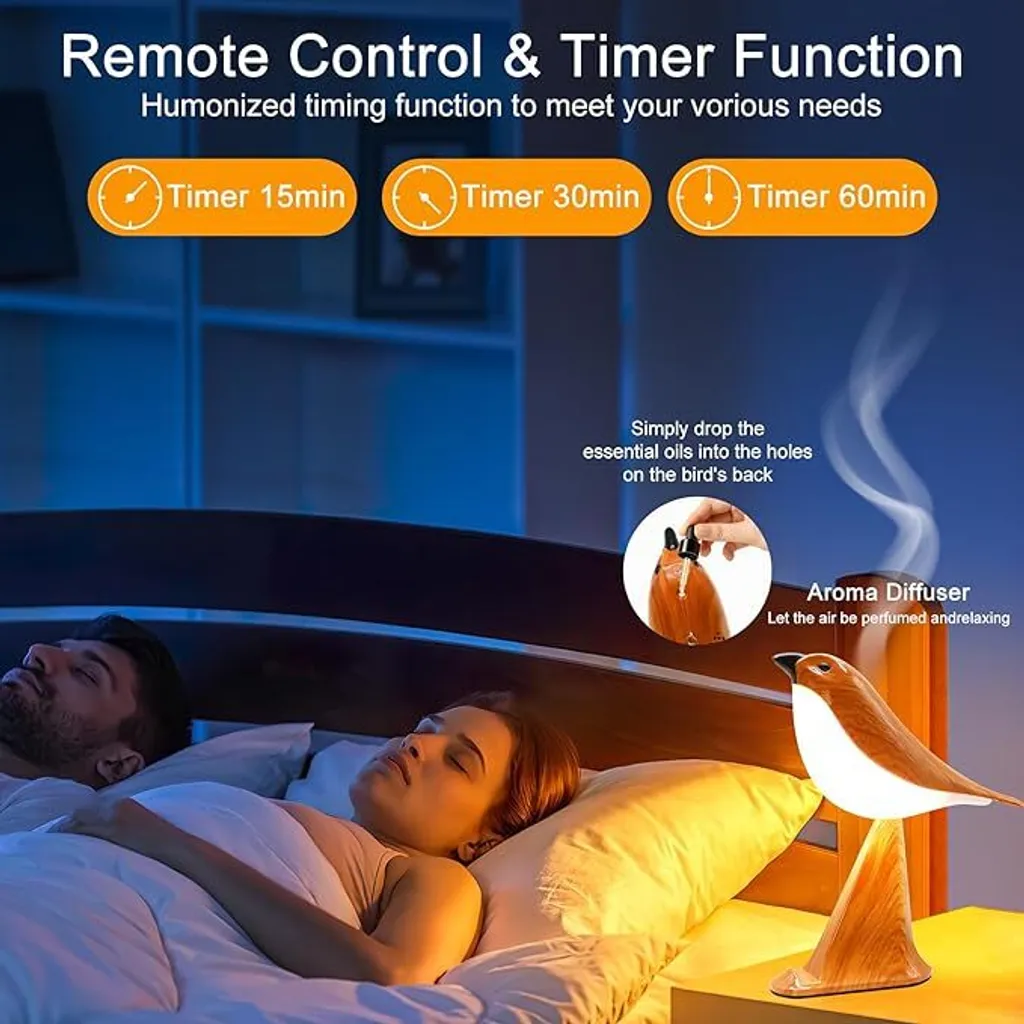 Ein holzfarbener Vogel-Aroma-Diffusor steht auf dem Nachttisch, während ein Paar im Bett schläft.