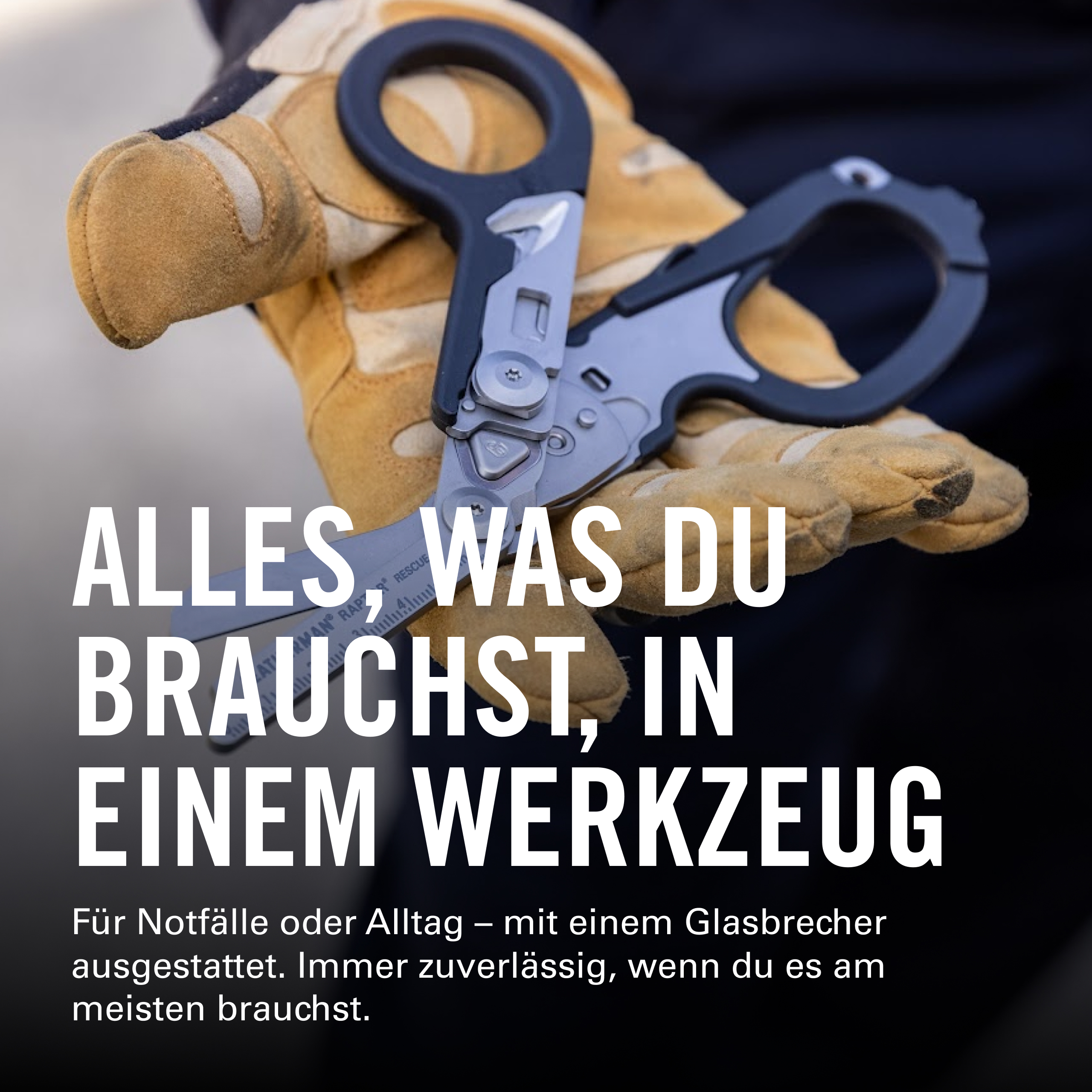 Gefaltete Rettungsschere mit Glasbrecher in beige-gelben Arbeitshandschuhen und Text.