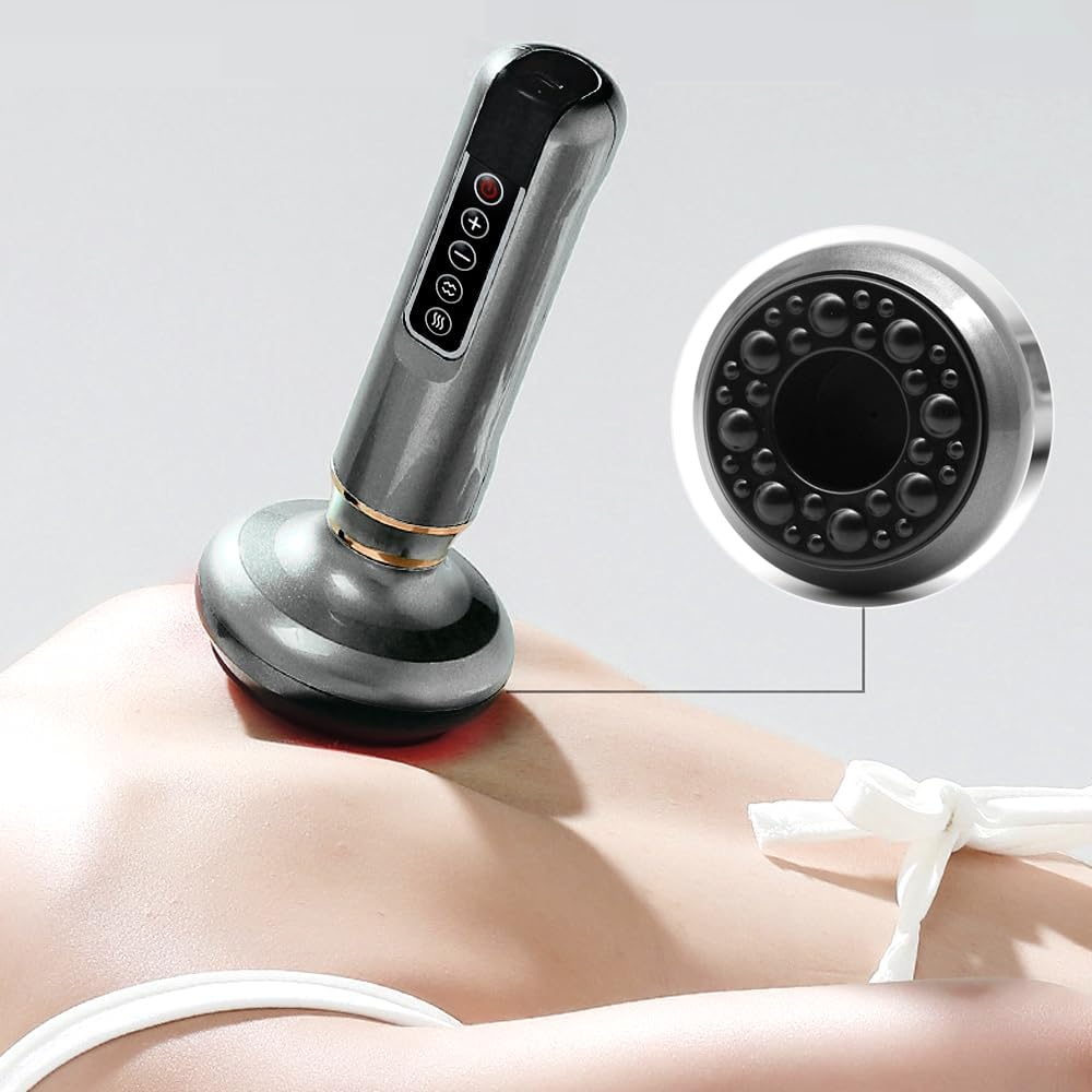 Ein graues Massagegerät mit Knöpfen wird auf dem Rücken platziert, mit einer Nahaufnahme des runden Massagekopfes.