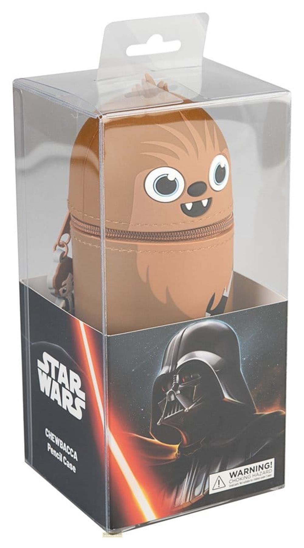 Estuche marrón de Chewbacca en empaque transparente de Star Wars con Darth Vader.