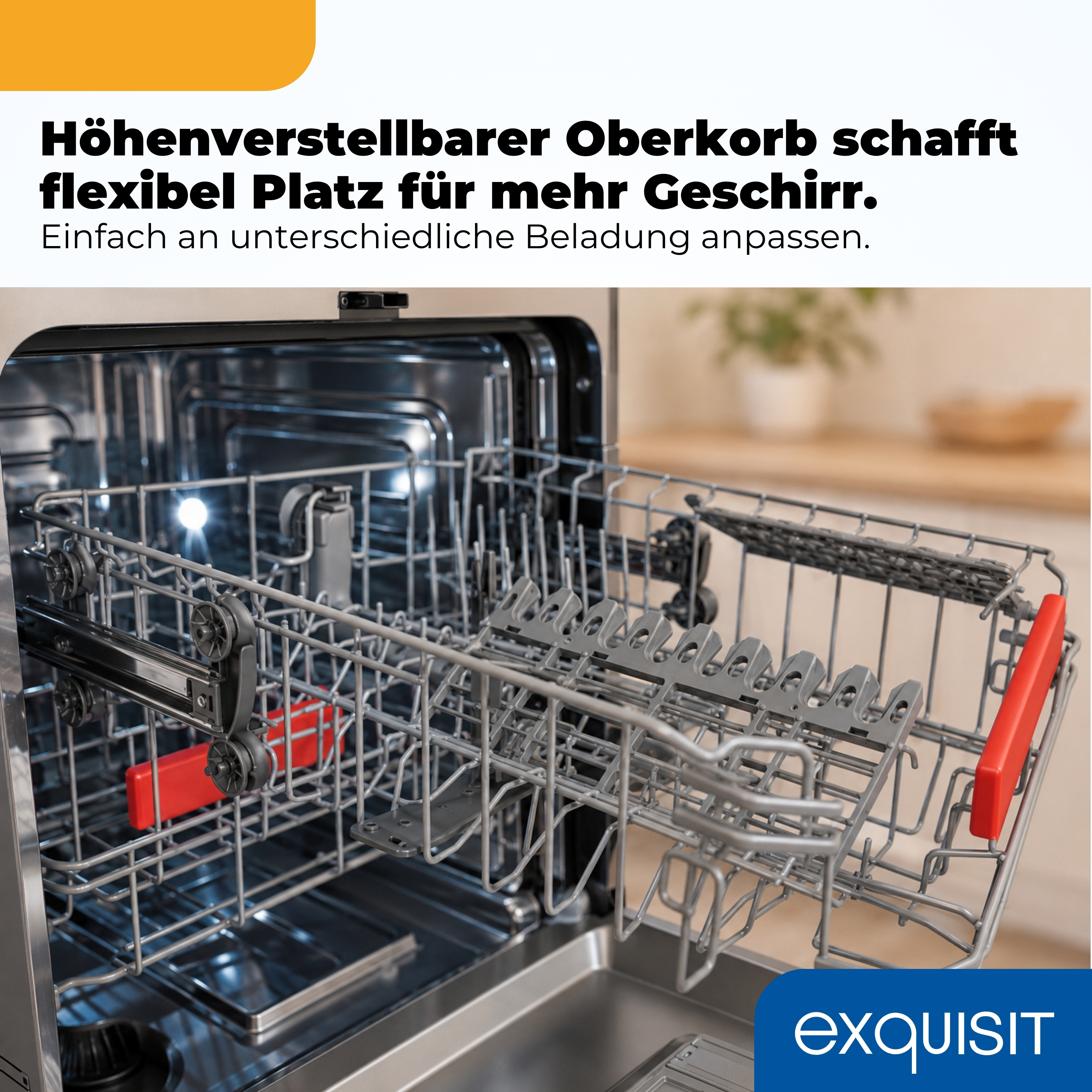Geöffnete Spülmaschine mit ausziehbarem, höhenverstellbarem Oberkorb in einer Küche.