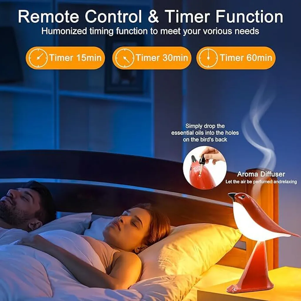Ein roter Vogel-Aroma-Diffusor auf dem Nachttisch, während ein Paar im Bett schläft.