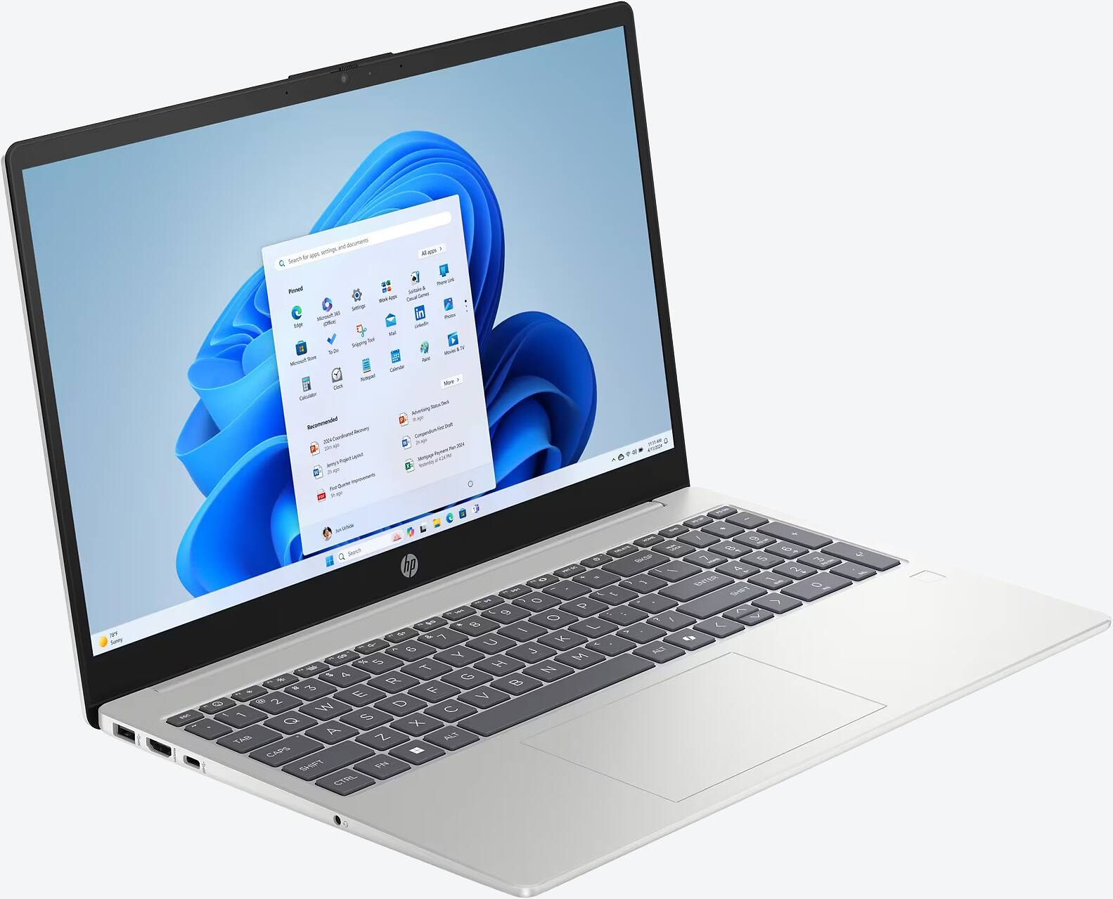 Srebrny laptop HP z białą klawiaturą wyświetla menu startowe systemu Windows 11.