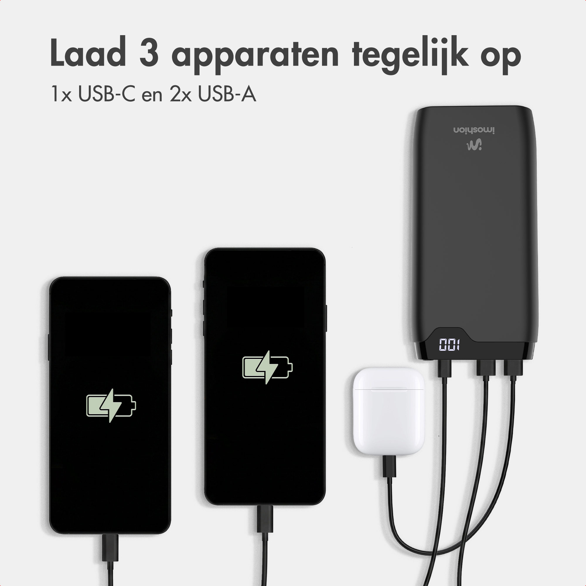 Eine schwarze Powerbank lädt gleichzeitig zwei Smartphones und ein Ladecase auf hellgrauem Hintergrund.