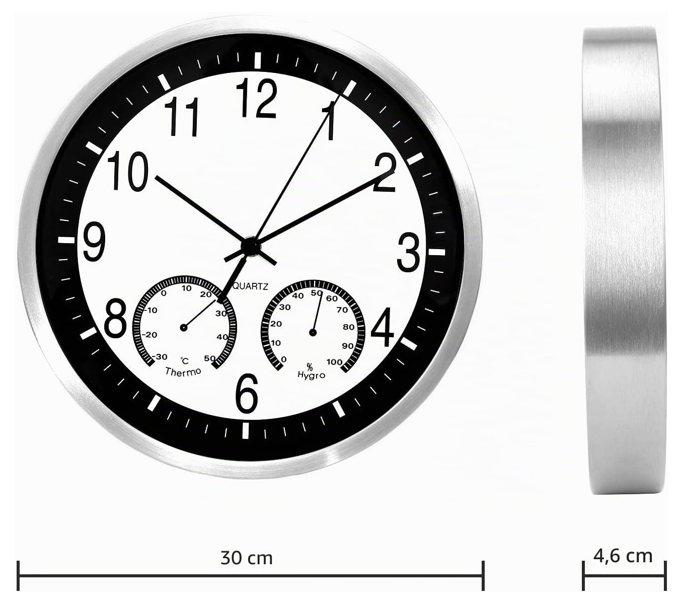 Eine silberne Wanduhr mit weißem Zifferblatt, schwarzen Zahlen und zwei kleinen Anzeigen.