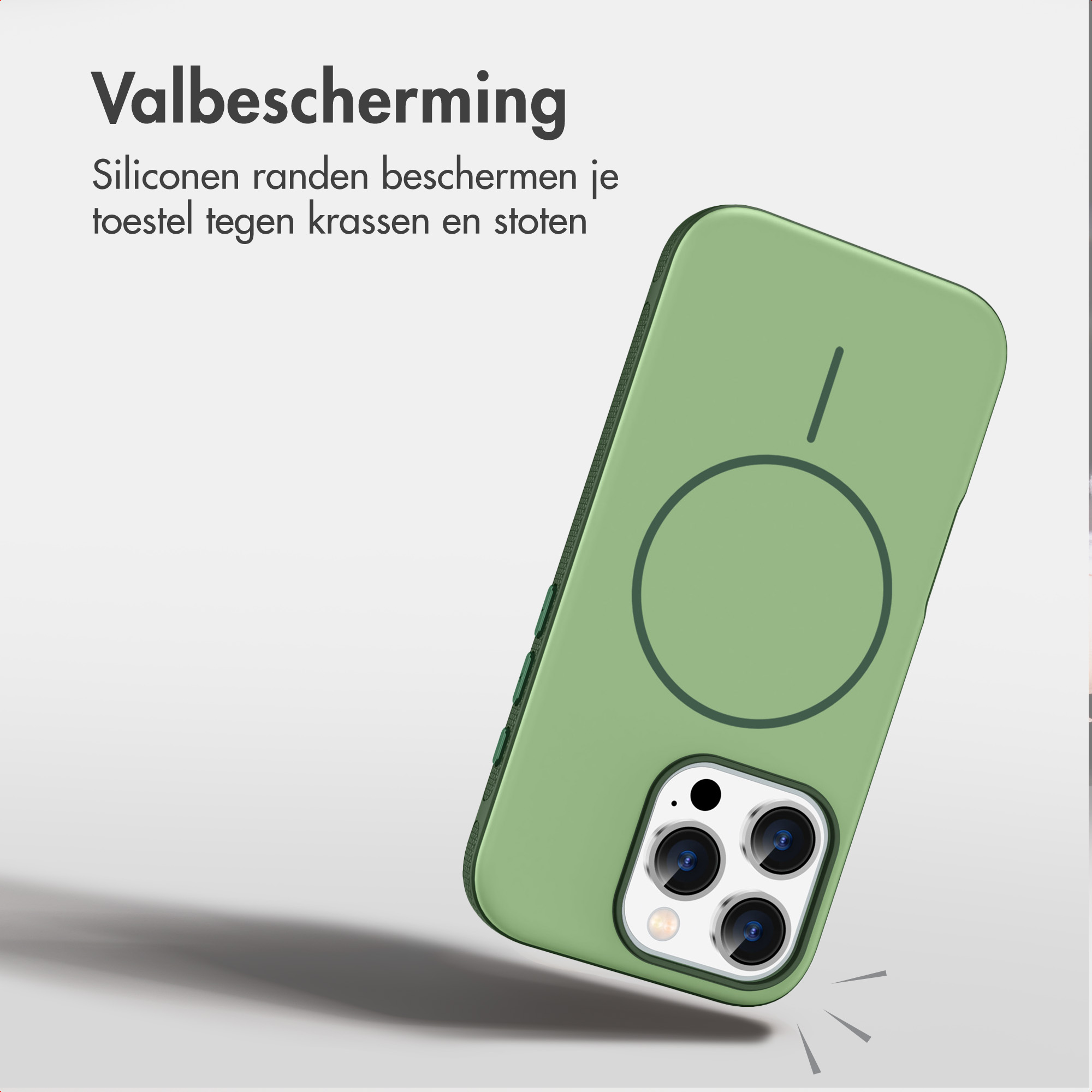 Eine hellgrüne Handyhülle mit MagSafe-Ring auf der Rückseite, diagonal vor hellgrauem Hintergrund.