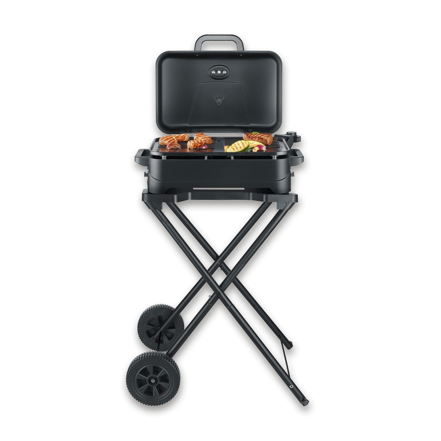 Un gril sur pied noir portable avec de la viande et des légumes sur la grille, sur un support pliante avec deux roues.