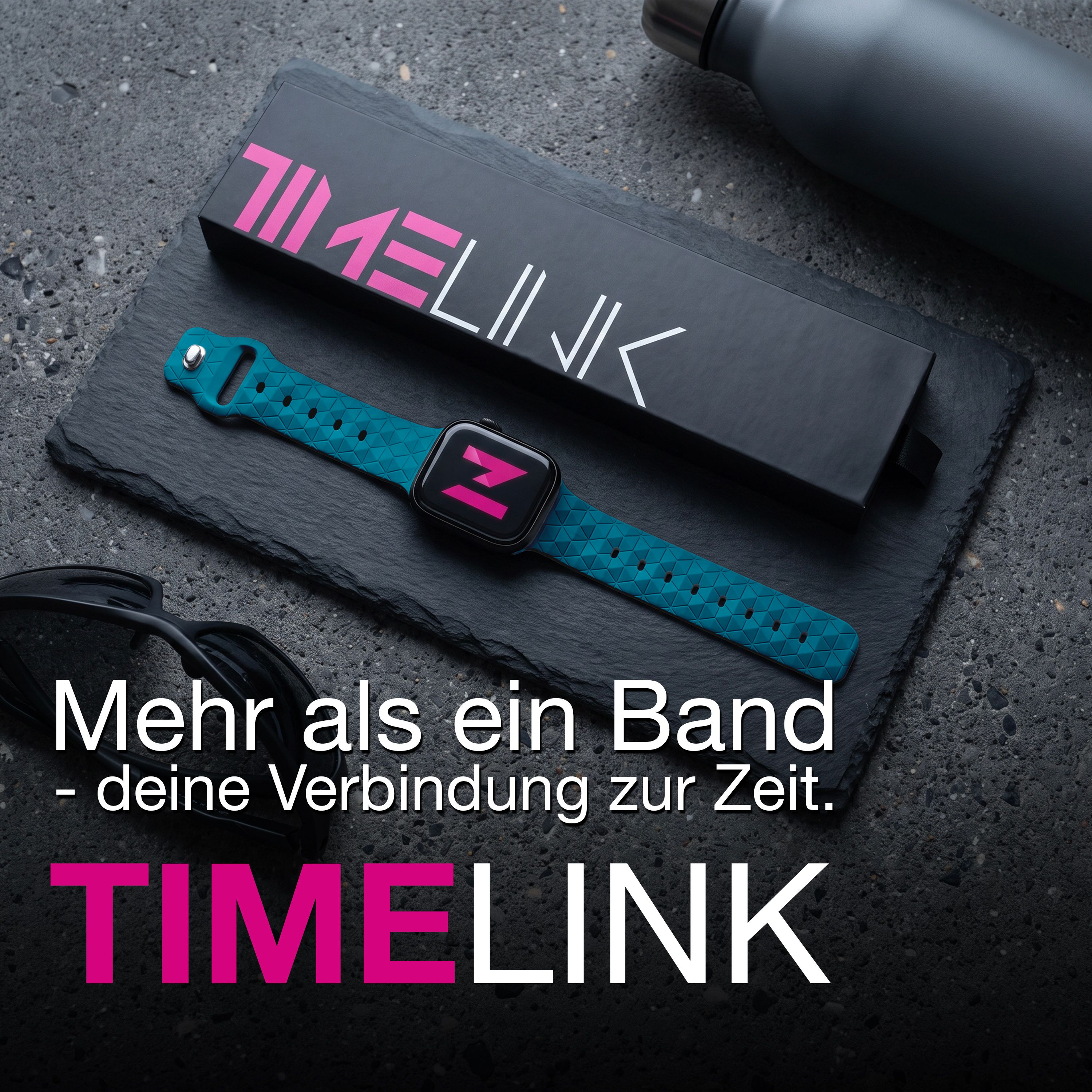 Eine türkisfarbene Smartwatch mit Box und Sonnenbrille auf dunklem Schiefer, dazu Text und Logo von TIMELINK.