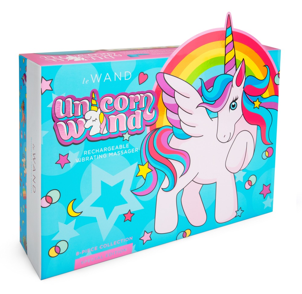 Eine bunte Einhorn-Box mit blauem Hintergrund, rosa Einhorn und Regenbogen-Details für ein wiederaufladbares Massagegerät.