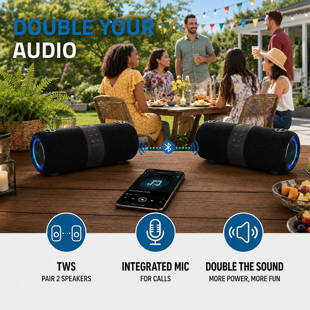 Deux haut-parleurs Bluetooth noirs et un smartphone sur une table en bois, avec un groupe qui fait la fête en arrière-plan.