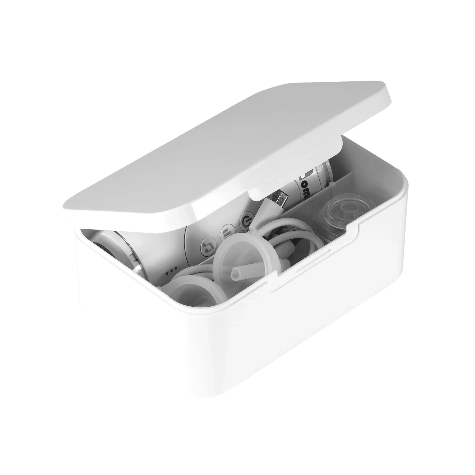 Una scatola portaoggetti bianca aperta contenente dispositivi medici, tubi e parti di accessori su sfondo bianco.