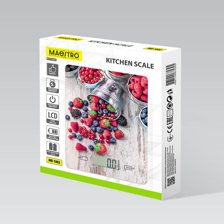 Waga kuchenna Maestro w białym pudełku z owocami leśnymi i cyfrowym wyświetlaczem.