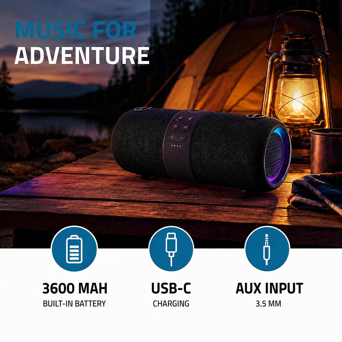 Haut-parleur noir portable sur table de camping en bois avec tente et lanterne.