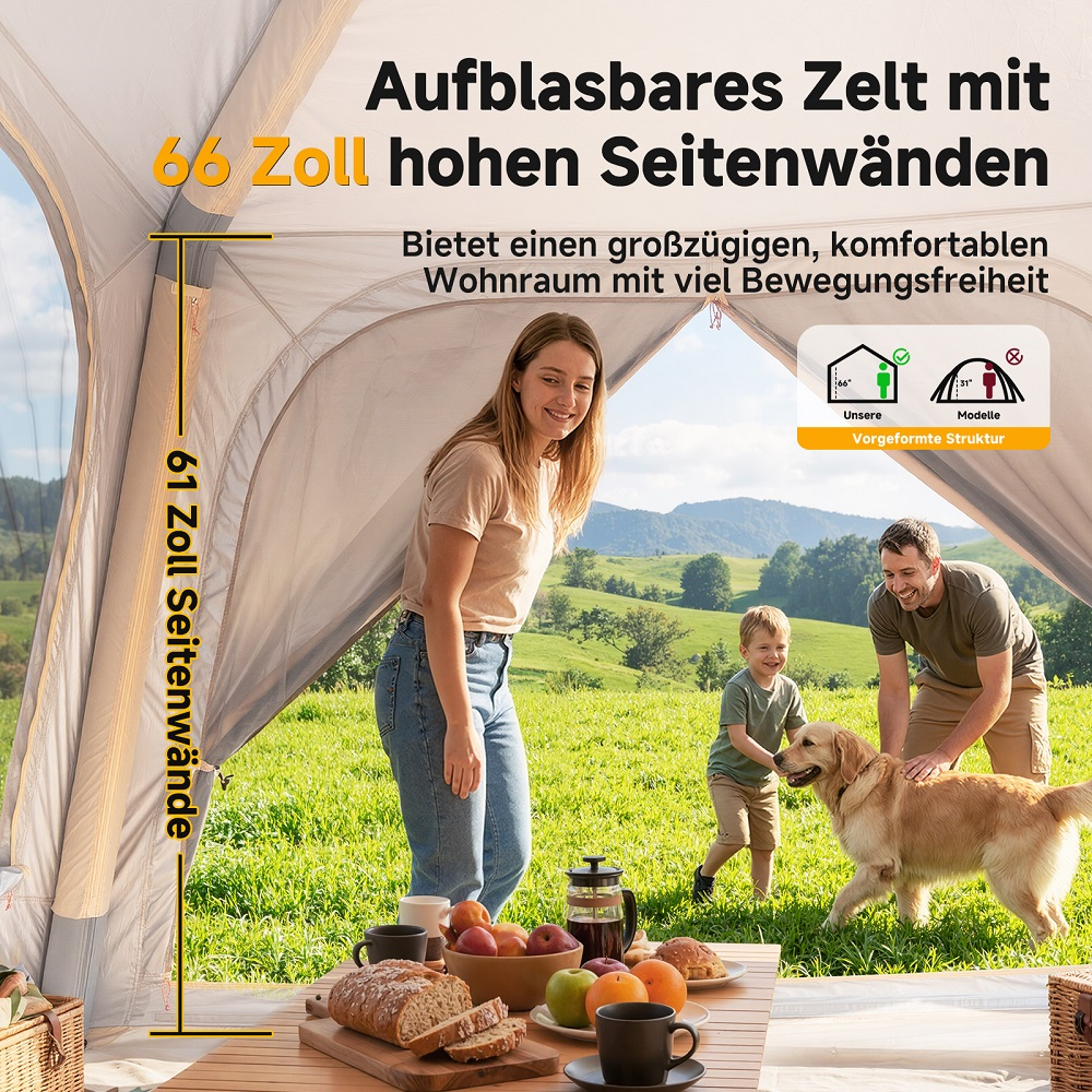 Familie mit Kind und Hund lächelt im hellen, geräumigen Zelt vor grüner Natur.