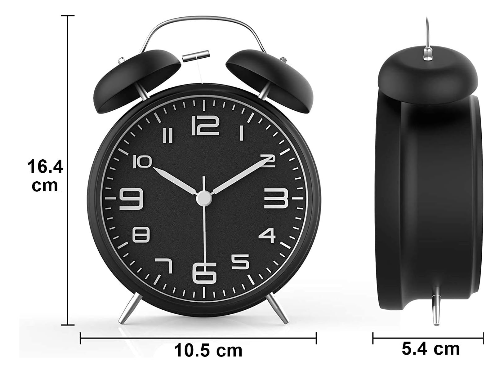 Schwarzer analoger Wecker mit Maßangaben: 16,4 cm Höhe, 10,5 cm Breite und 5,4 cm Tiefe.