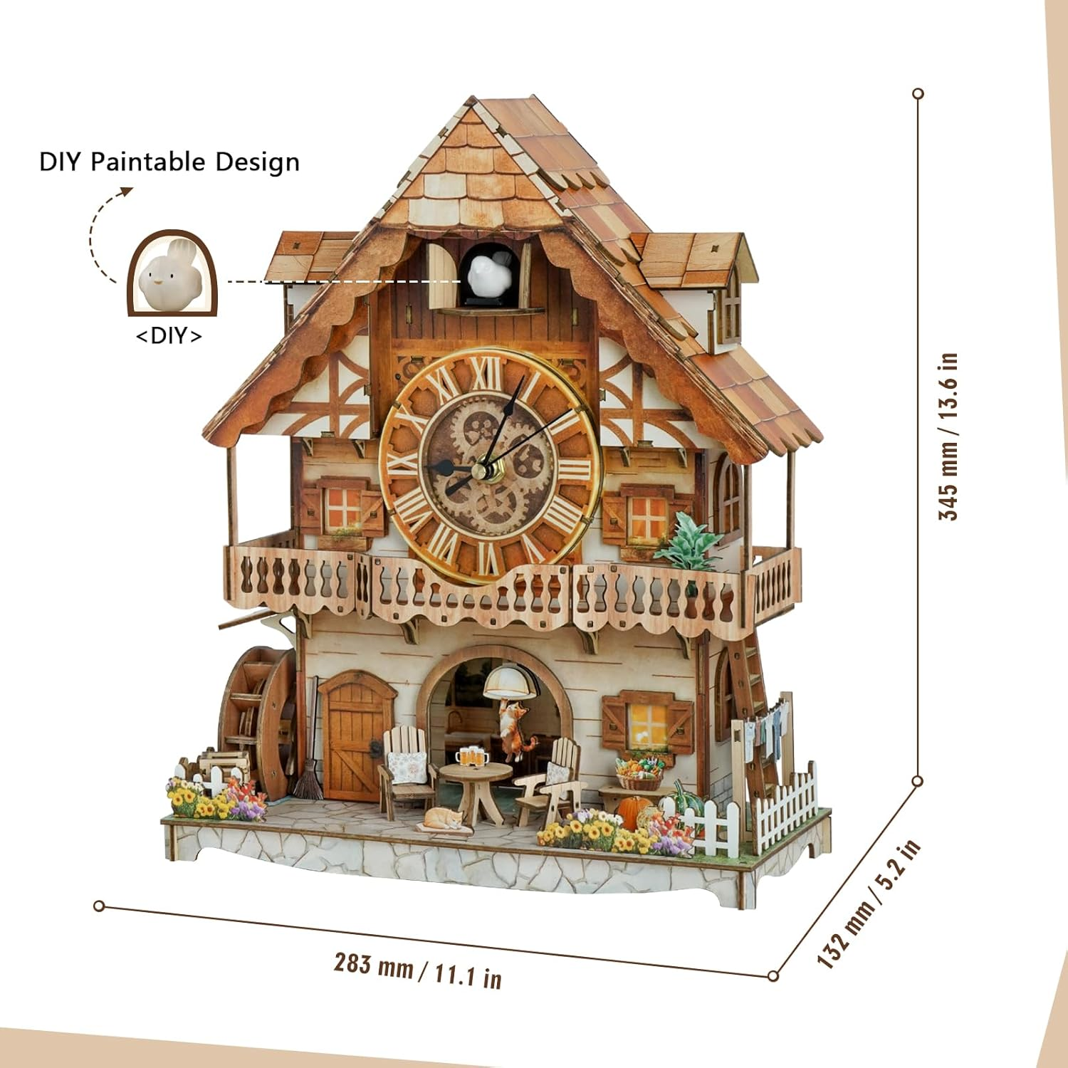 Ein hölzernes Kuckucksuhr-Modell zum Selberbauen mit Maßen, Zifferblatt, Balkon und miniaturem Außenbereich.