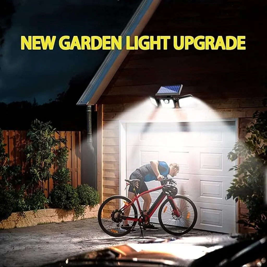 Solar-Wandleuchte erleuchtet hell die Garagenzufahrt in der Nacht, während eine Person ihr Fahrrad schiebt.