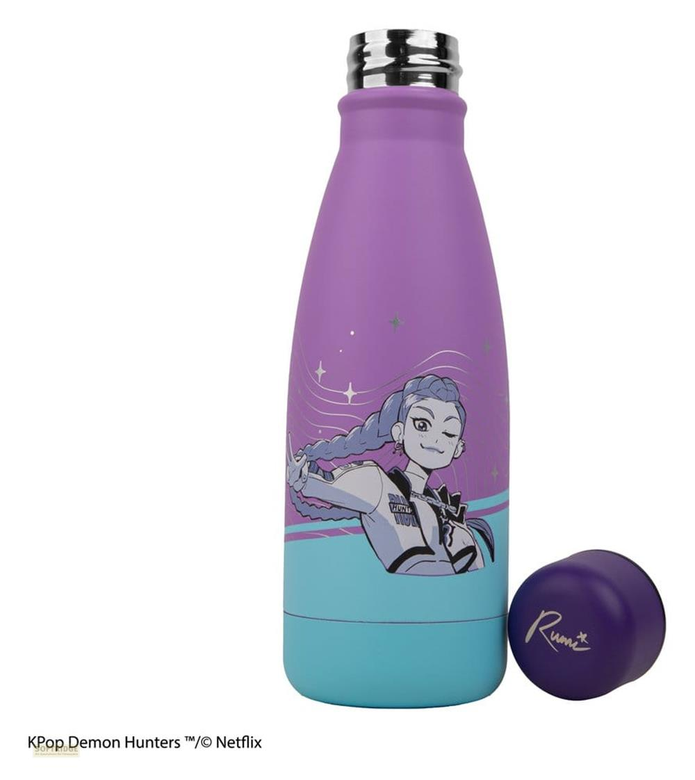 Eine lila und blaue Wasserflasche mit einem Anime-Mädchen und einem separaten Deckel mit der Aufschrift Rumi.