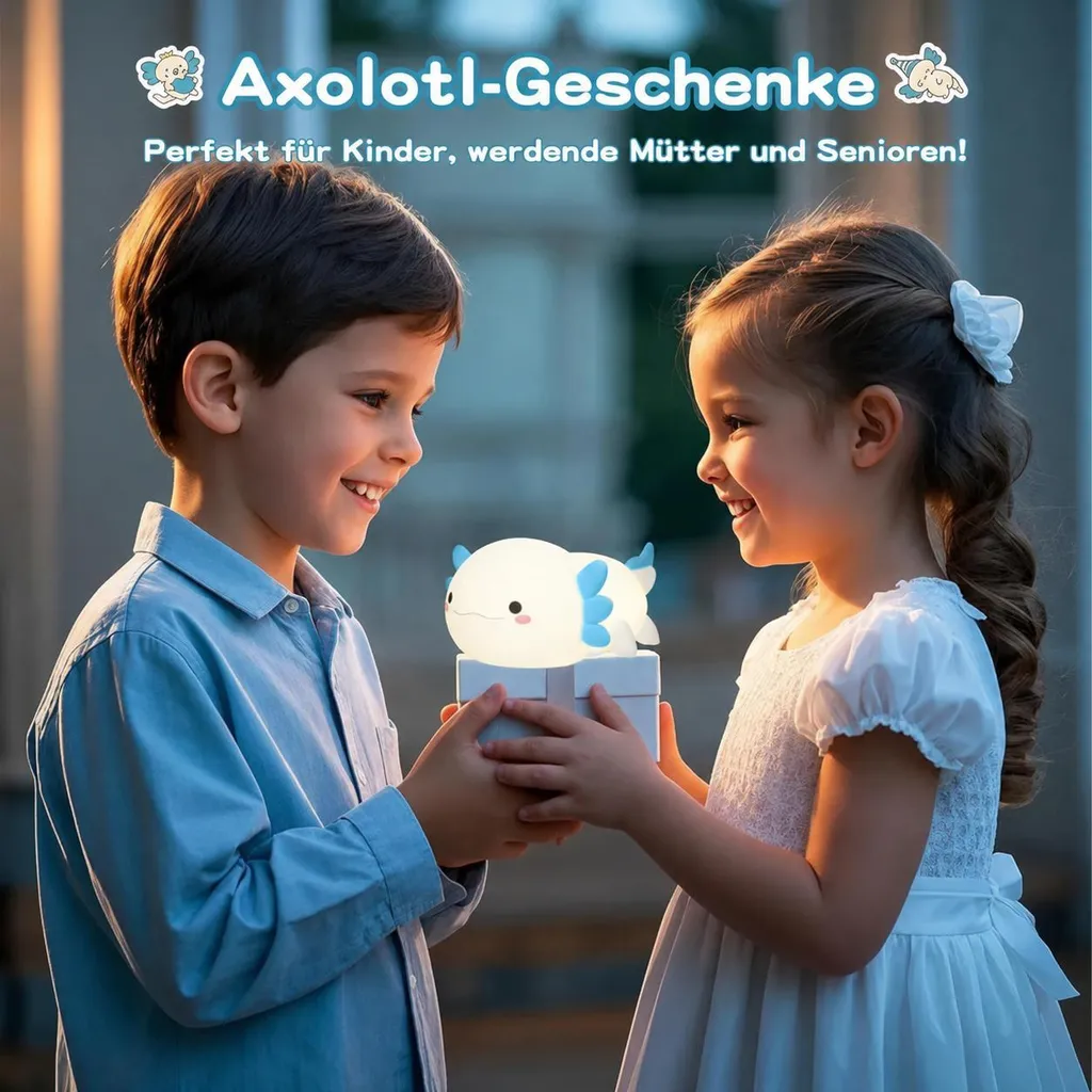 Ein Junge und ein Mädchen schenken sich ein leuchtendes Axolotl-Nachtlicht.