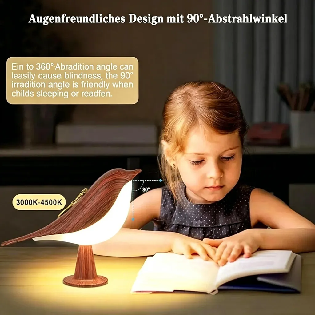 Ein junges Mädchen liest an einem Tisch neben einer vogelshaped Lampe mit warmem Licht.
