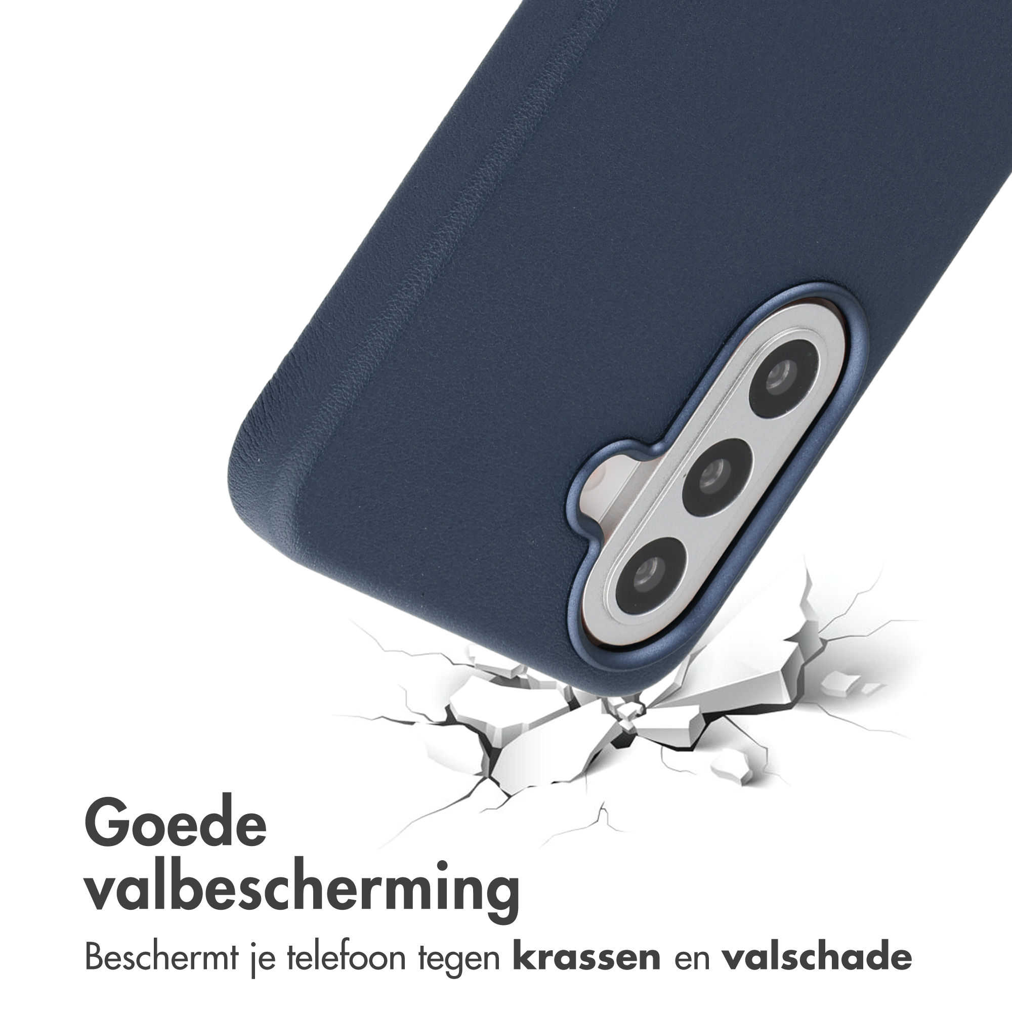 Blaue Smartphone-Hülle mit Kamera und Text Goede valbescherming auf weißem Hintergrund.