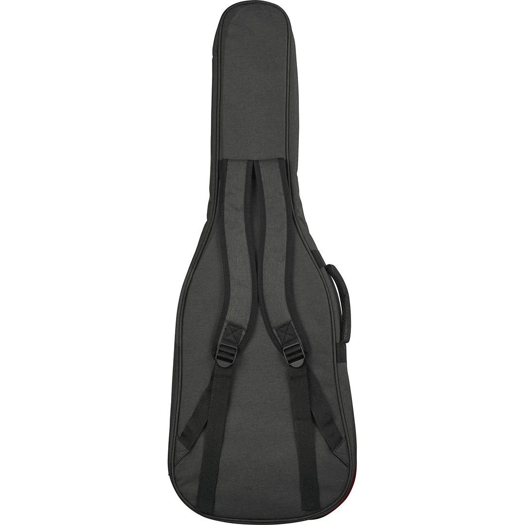 Beyaz arkaplan üzerinde ayarlanabilir omuz askılı ve saplı siyah gitar kılıfı.