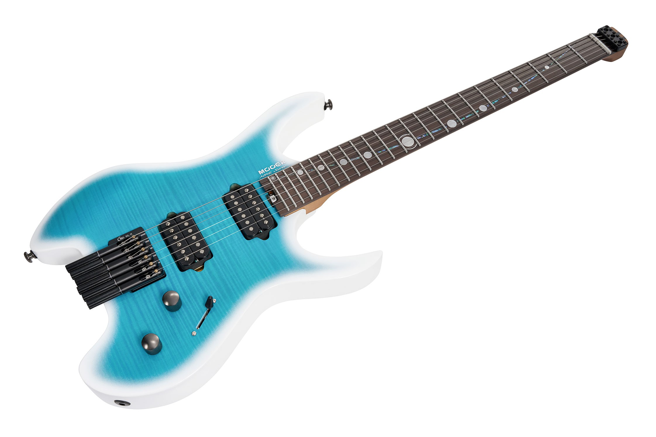 Beyaz arka planda turkuaz-beyaz renk geçişli ve siyah donanımlı, başsız bir elektro gitar.