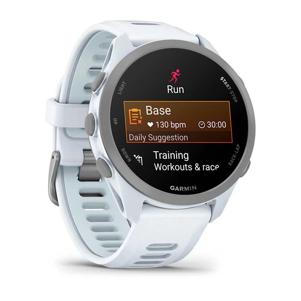 Beyaz bir Garmin akıllı saat, dairesel ekranında kalp atış hızı ve süre ile birlikte koşu antrenmanı arayüzü gösteriyor.