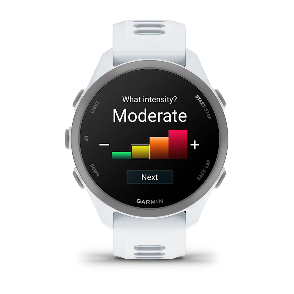 Beyaz bir Garmin spor saati, ekranında renkli bir çubuk grafikle Orta şiddeti gösteriyor.