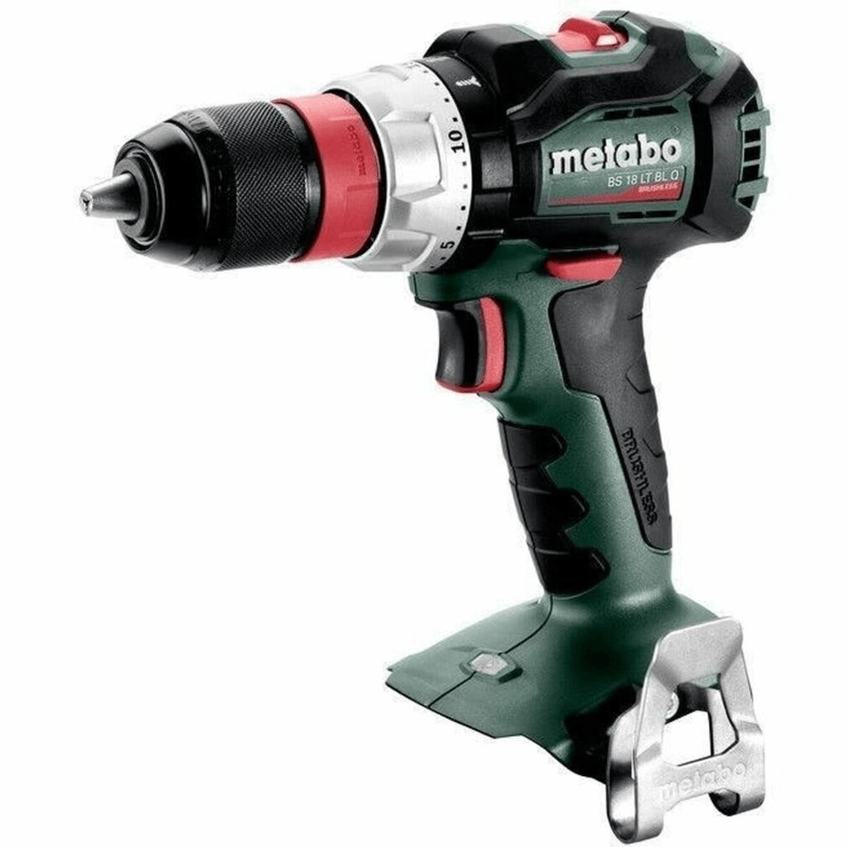 Un taladro inalámbrico Metabo en verde, negro y plateado con clip para cinturón, sobre fondo blanco.
