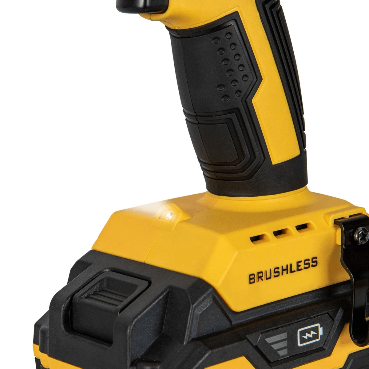 Primer plano de un taladro inalámbrico amarillo y negro con luz de trabajo integrada y texto BRUSHLESS.